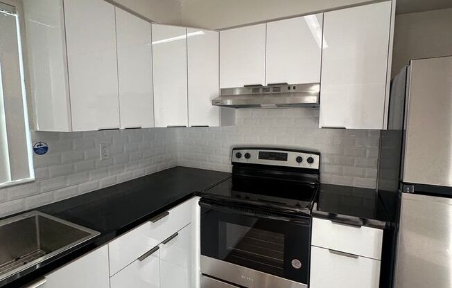 2 beds, 2 baths, $2,145, Unit 121
