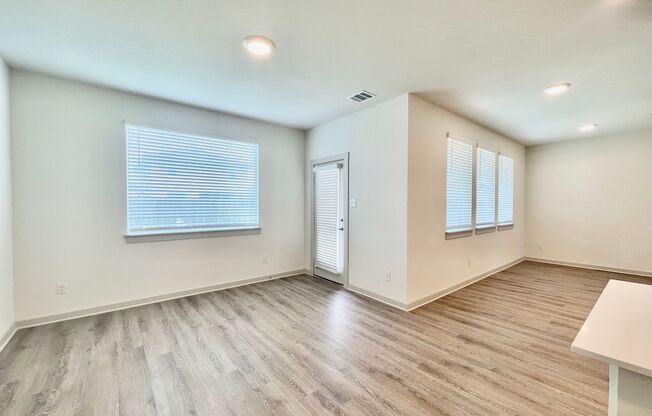 4 beds, 3 baths, $2,190