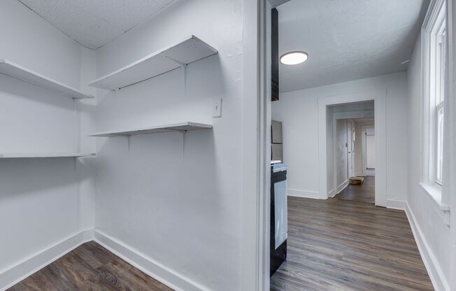 2 beds, 1 bath, $1,299, Unit Apt 1