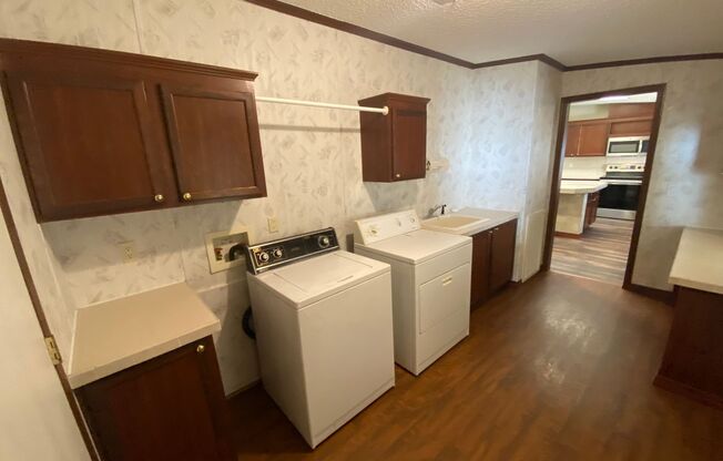 3 beds, 2 baths, $1,775, Unit # OAKLAND HLS