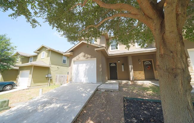 Lovely Townhome Living in the Northside School District - Realtor Commission: $350