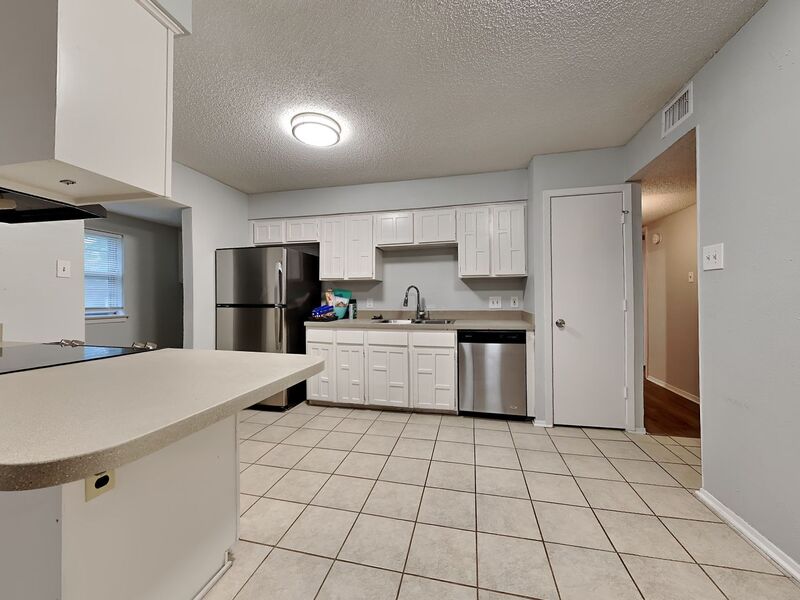 3411 LARGO LN