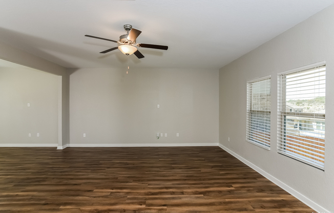 2423 VALENCIA CRES
