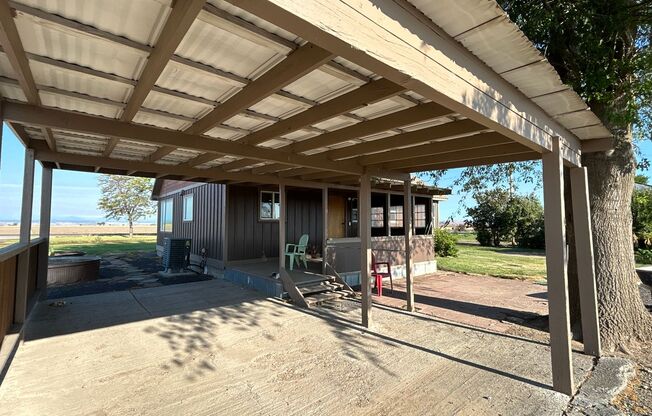 Country Living! 2 Bedroom / 1 Bathroom House in Madras Oregon