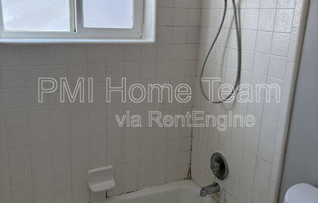 2 beds, 1 bath, 700 sqft, $1,175, Unit 7
