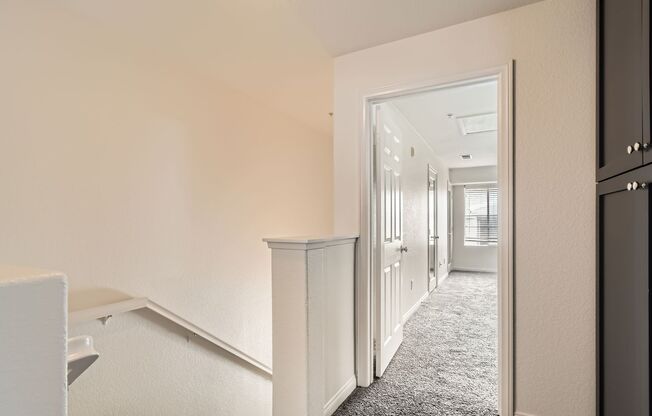 Stylish 3BR Townhome in Prime Central SD – Near Convoy District, Bases & Freeways