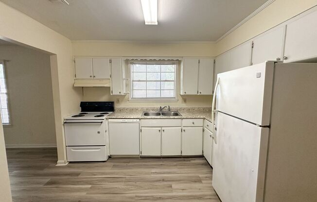 2 bedroom 1 bath duplex available for rent in Pensacola!