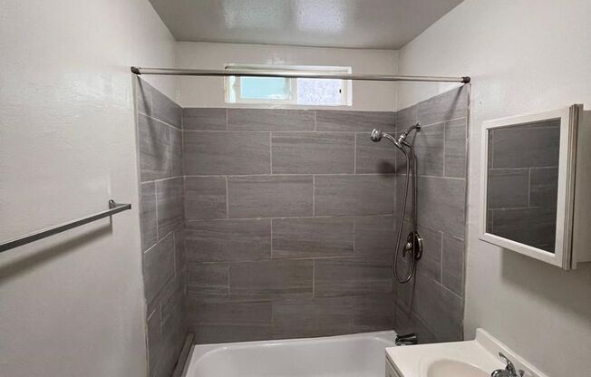 1 bed, 1 bath, $1,695, Unit 849 1/2