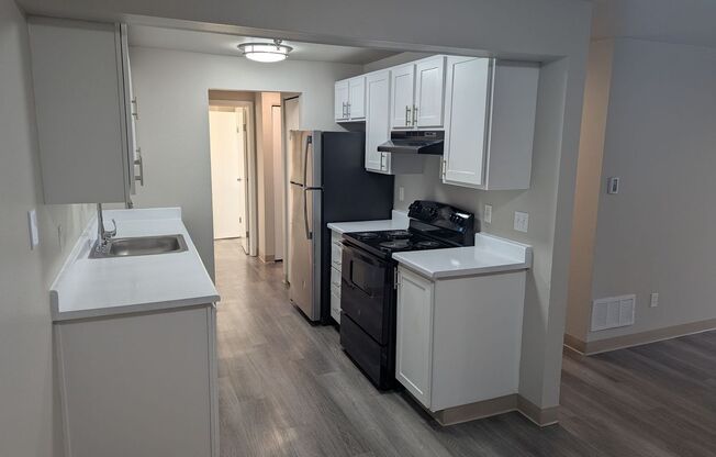 2 beds, 1 bath, 886 sqft, $1,810, Unit J102