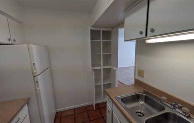 1 bed, 1 bath, 760 sqft, $800, Unit *266