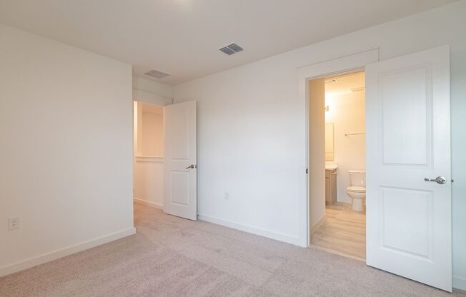 3 beds, 2.5 baths, $1,800, Unit # #B