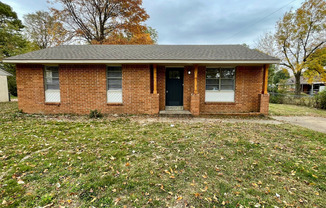 3 Bed / 1 Bath Available Now in Jonesboro