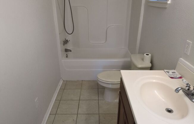 3 beds, 2 baths, $1,400