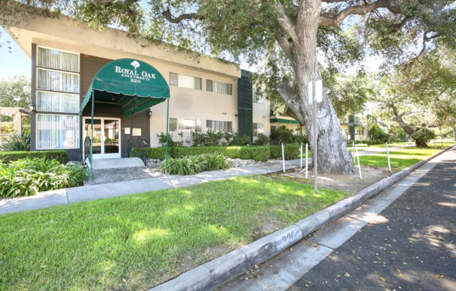 220 E Live Oak St
