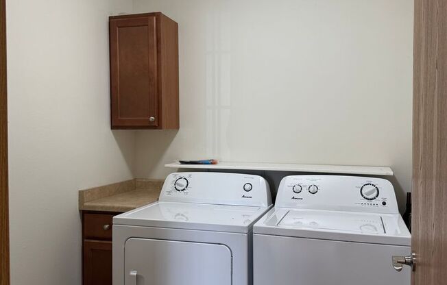 3 beds, 2 baths, 1,280 sqft, $1,699.99, Unit 533-204