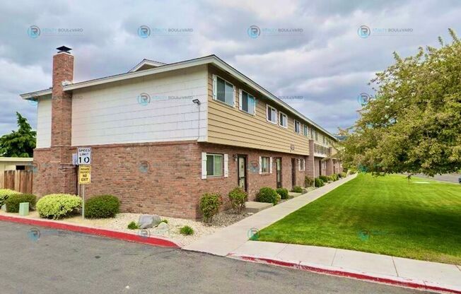 Charming 2-Bedroom, 1.5-Bathroom Condo in Reno!