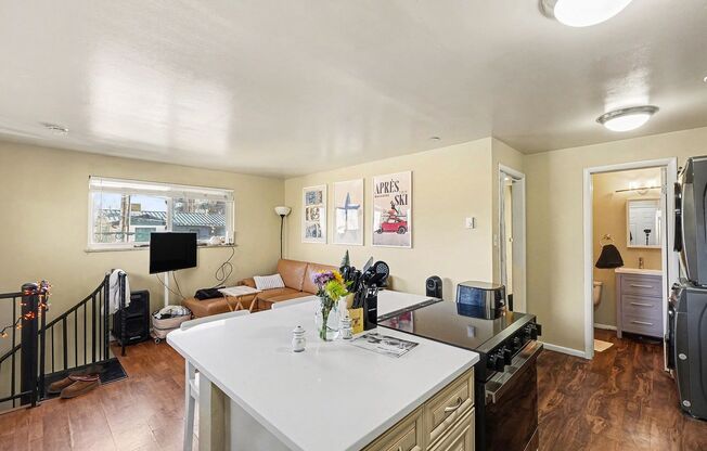 5 bedroom and 4 bathrooms!! University Hill