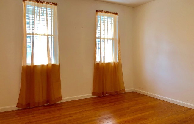 2 beds, 1 bath, $1,550