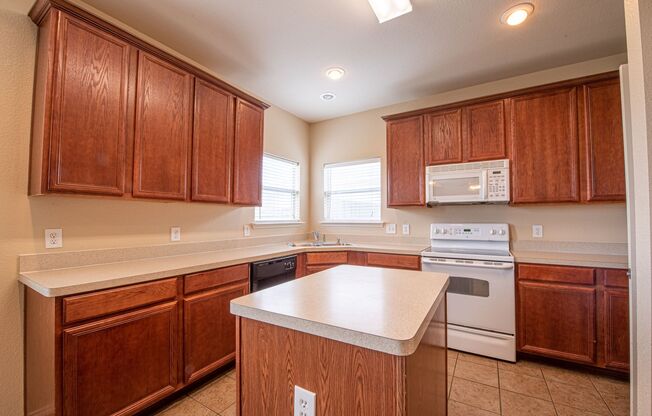 Spacious 4/2.5 Rental in Great ISD & LOTS of Recreational fun close by!