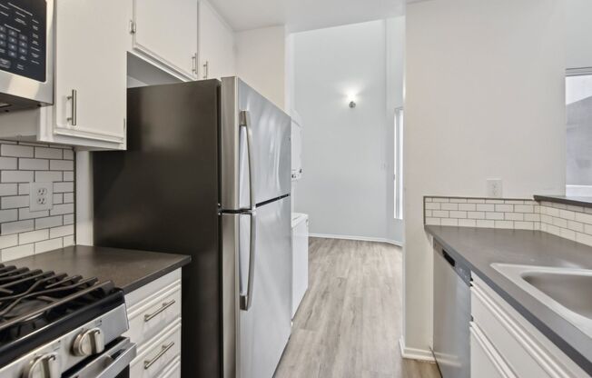 3 beds, 1.5 baths, 1,200 sqft, $2,798, Unit 409