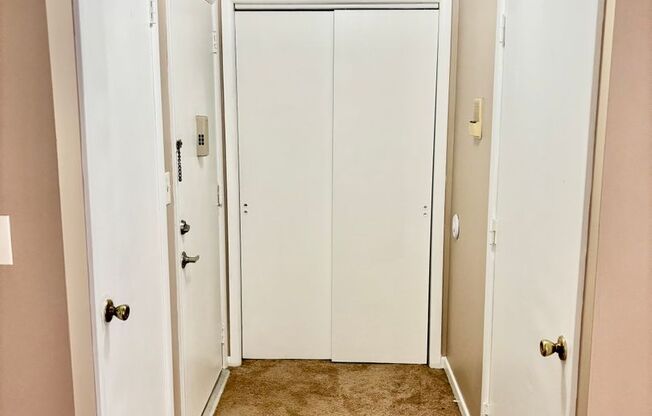 1 Bedroom, 1 Bathroom Condo located in the desirable Avon Village