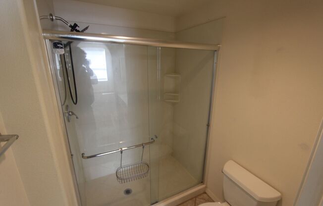 3 beds, 2 baths, $2,300, Unit UNIT 130