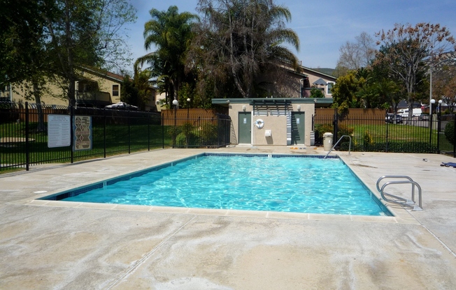 Townhouse close to schools in Santee! *$500.00 Off First Month's Rent!*