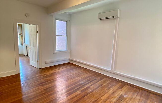 2 beds, 1 bath, 1,000 sqft, $1,948, Unit 3035 N. Calvert St. C4