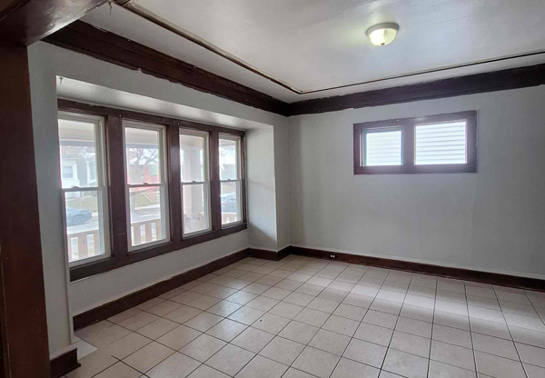2429 W AUER AVE