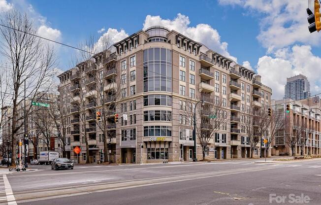 1 bed, 1 bath, 779 sqft, $1,600