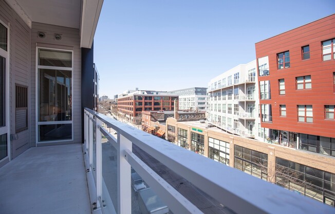 2 beds, 2 baths, 1,528 sqft, $2,300, Unit 612