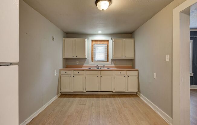 2 beds, 1 bath, $1,050