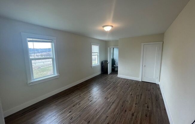 Studio, 1 bath, 336 sqft, $650, Unit 5070 Weyerhaeuser Rd - #15