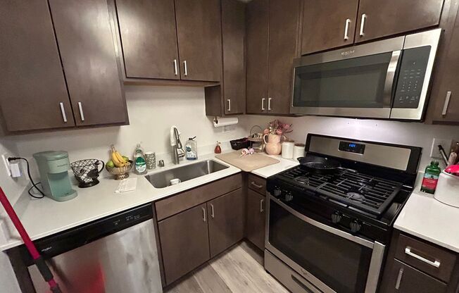 2 beds, 1 bath, $1,395, Unit 218