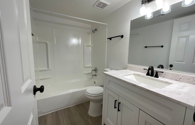 2 beds, 2 baths, 950 sqft, $1,400, Unit 212