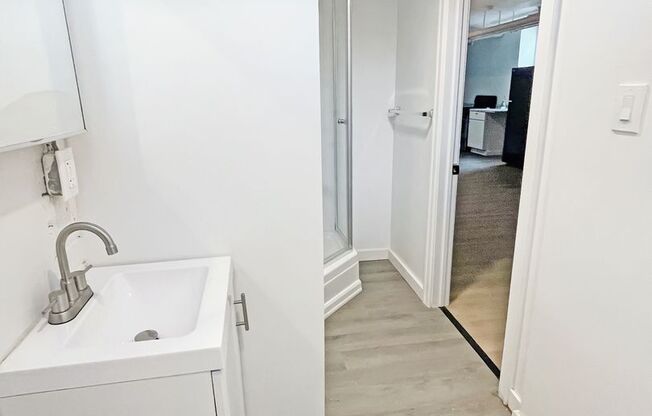 Studio, 1 bath, 345 sqft, $895, Unit 15