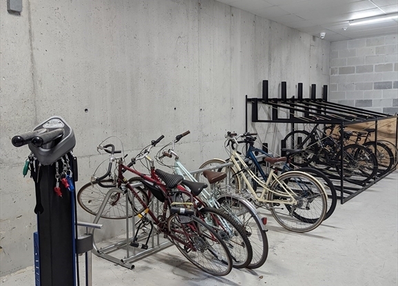 2 beds, 2 baths, 870 sqft, $3,350, Unit 410