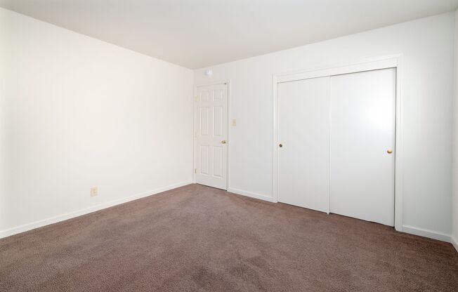 1 bed, 1 bath, $2,350, Unit 800 Memorial Drive - Showings 1 bedroom - VACANT