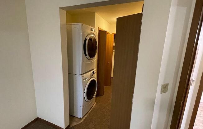 3 beds, 1 bath, 1,040 sqft, $1,800, Unit 3156-105