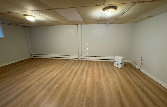 2 beds, 1 bath, $1,250, Unit Unit 9