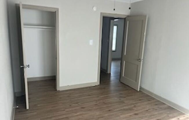 2 beds, 1 bath, 850 sqft, $1,100, Unit 707