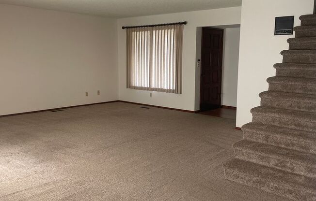 3 beds, 2 baths, $1,800, Unit 1106