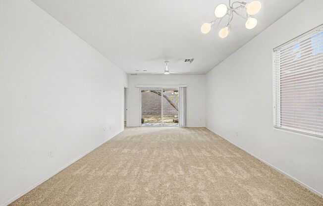 Sun City Anthem-Solera Community-55+ Age Restricted Community-Freshly painted interior-New Carpet Throughout