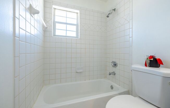 2 beds, 1 bath, $1,355.95, Unit 10