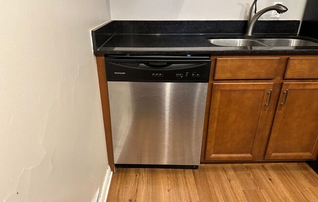 1 bed, 1 bath, 700 sqft, $1,295, Unit 309(R)