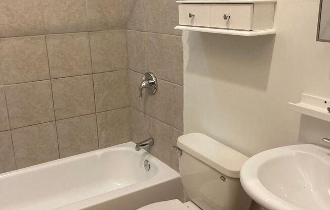 2 beds, 2 baths, 1,000 sqft, $1,799, Unit 22-1