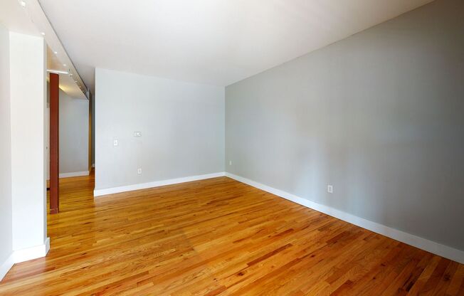 3 beds, 1 bath, $2,195, Unit 22