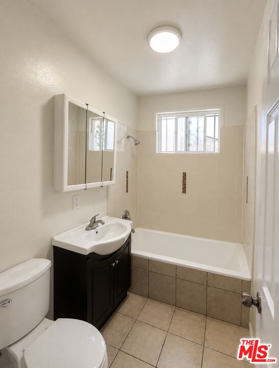 1512 W 103 ST