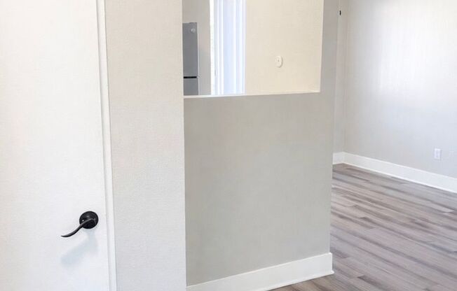 2 beds, 1 bath, 896 sqft, $1,995, Unit 096