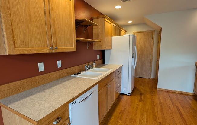 A Gardeners Oasis! 3 Bedroom Townhome for Rent, Minutes from Silverdale!